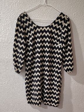 Rue21 Black and Cream Zigzag Knit Dress,  Ladies Mini Dress,  Size Medium